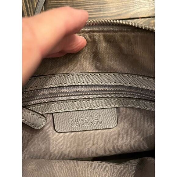 Michael Kors Small Cindy Dome Grey Crossbody Purse Neutral Classy Preppy Stains - Picture 9 of 15